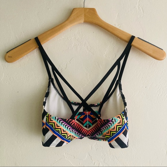 VS PINK • Geo Print Strappy Crisscross Bikini Top - Picture 4 of 14